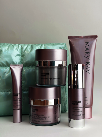 Набір TimeWise Repair® Volu-Firm + Косметичка кольору тіфані